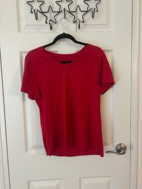 Time and Tru Red V-Neck Short Sleeve Tee